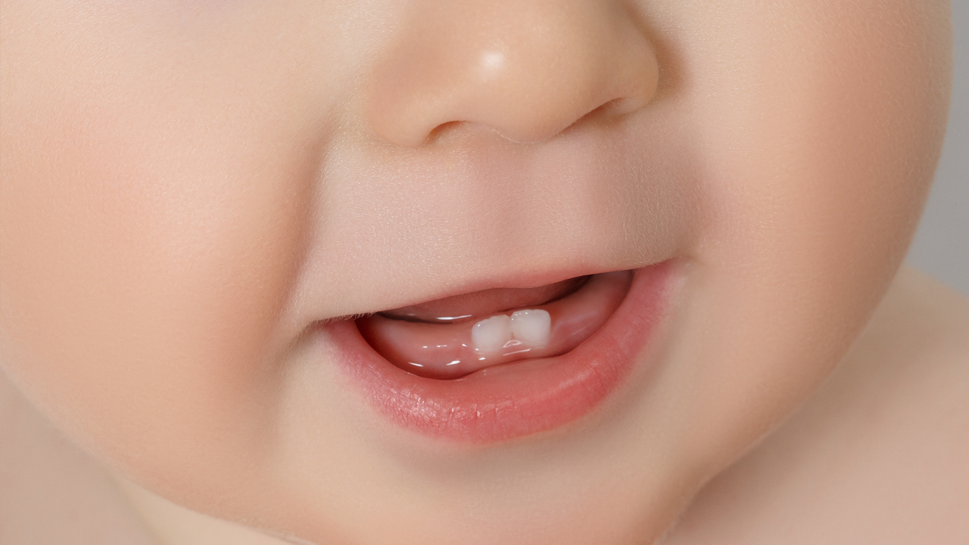 Salida de los primeros dientes del bebé.