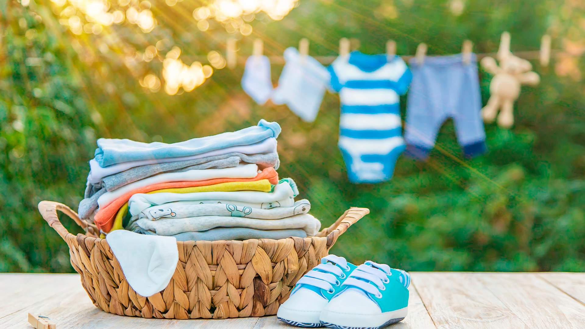 Aprende a lavar de forma responsable la ropa de bebé, ahorrando agua y energía.